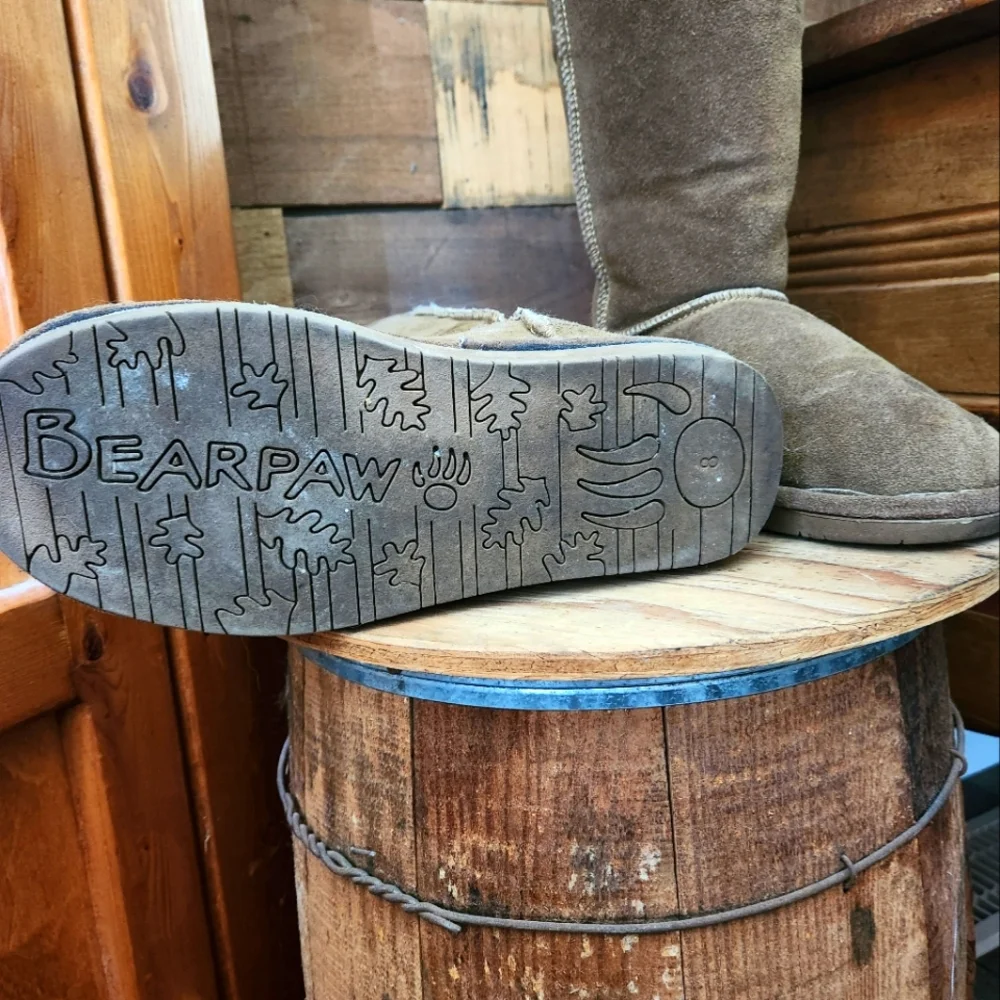 BEARPAW TALL FUR LINED BOOTS-SIZE 8